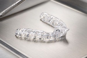 Clear nightguard on metal tray